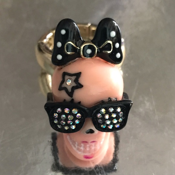 Skull rock star movie stretchy ring Betsey Johnson